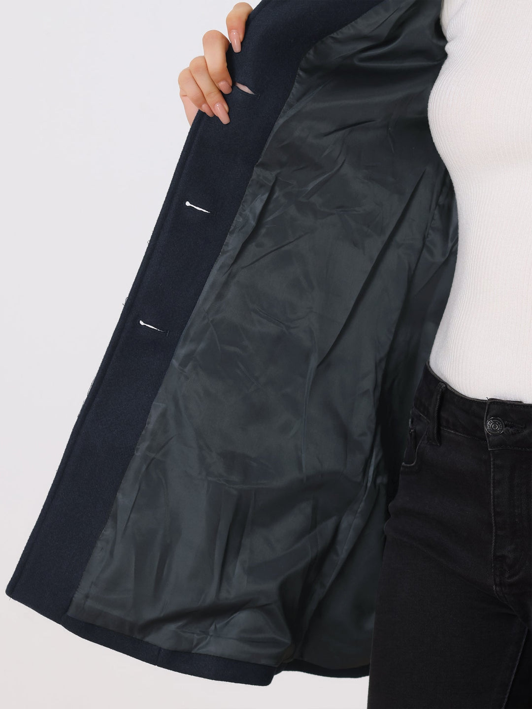 Trench d'hiver élégant pour femme, coupe ajustée, simple boutonnage, couleur bleu foncé chic.