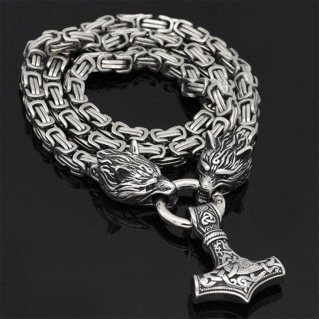 Collier loup viking pour hommes, amulette de protection et force mythologique. Bijou inspiré des dieux nordiques.