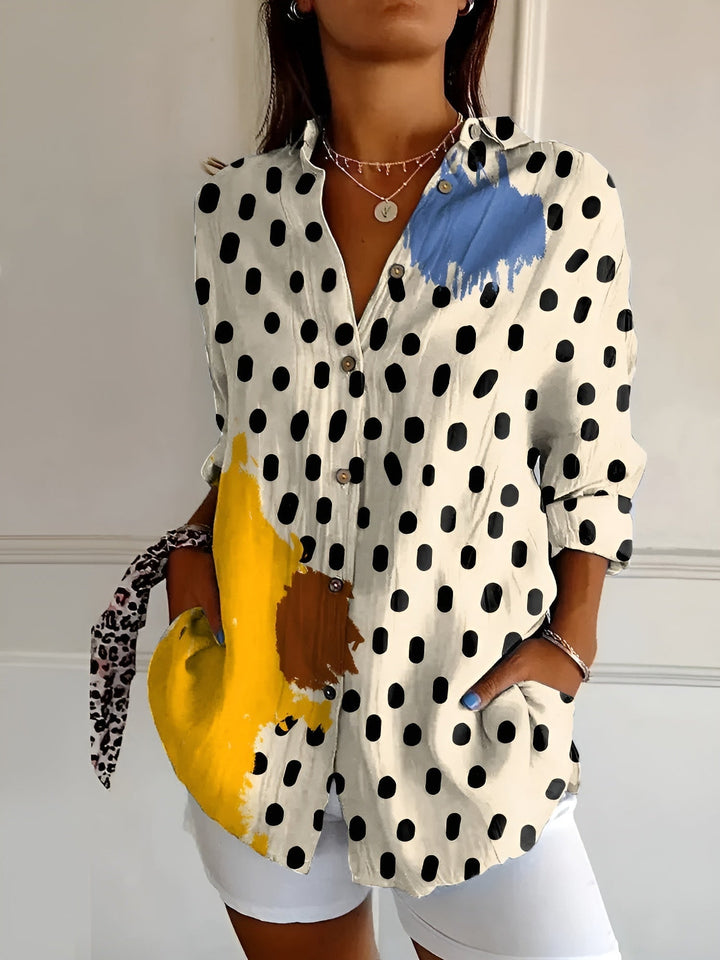 Blouse élégante femme à manches longues, tenue de bureau moderne et confortable. Look professionnel et chic.