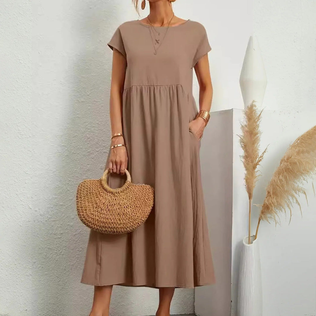 Robe Catherine fluide et chic pour femmes, style essentiel, confort optimal en toute saison.