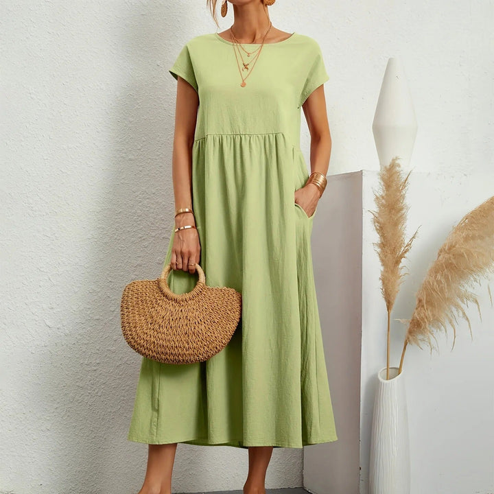 Robe essentielle Catherine pour femmes, élégante et décontractée, parfaite pour l'été et plus.