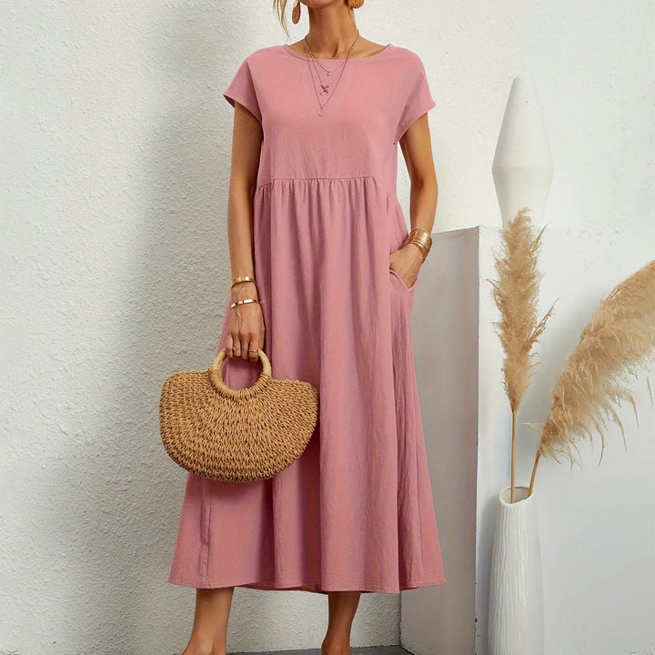Robe élégante Catherine pour femmes, confortable et fluide, idéale pour l'été et les vacances.