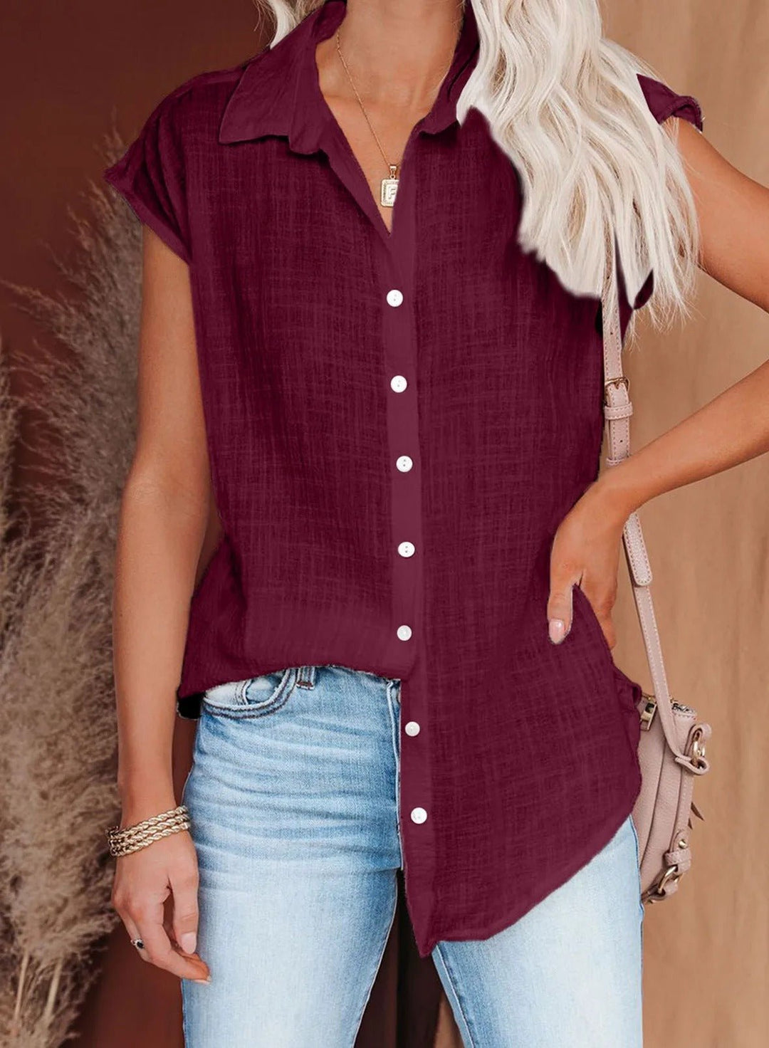 Vêtement femme d'été: blouse légère et décontractée, style printanier, confort optimal.