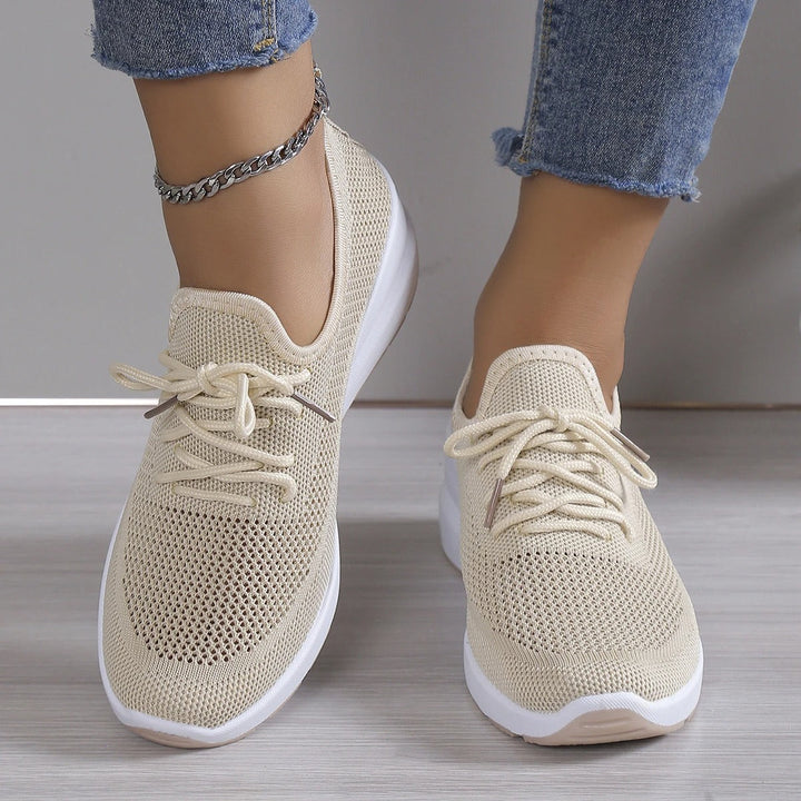 Chaussures femmes orthopédiques modernes et confortables, parfaites pour le bien-être et le soutien des pieds tout au long de la journée.