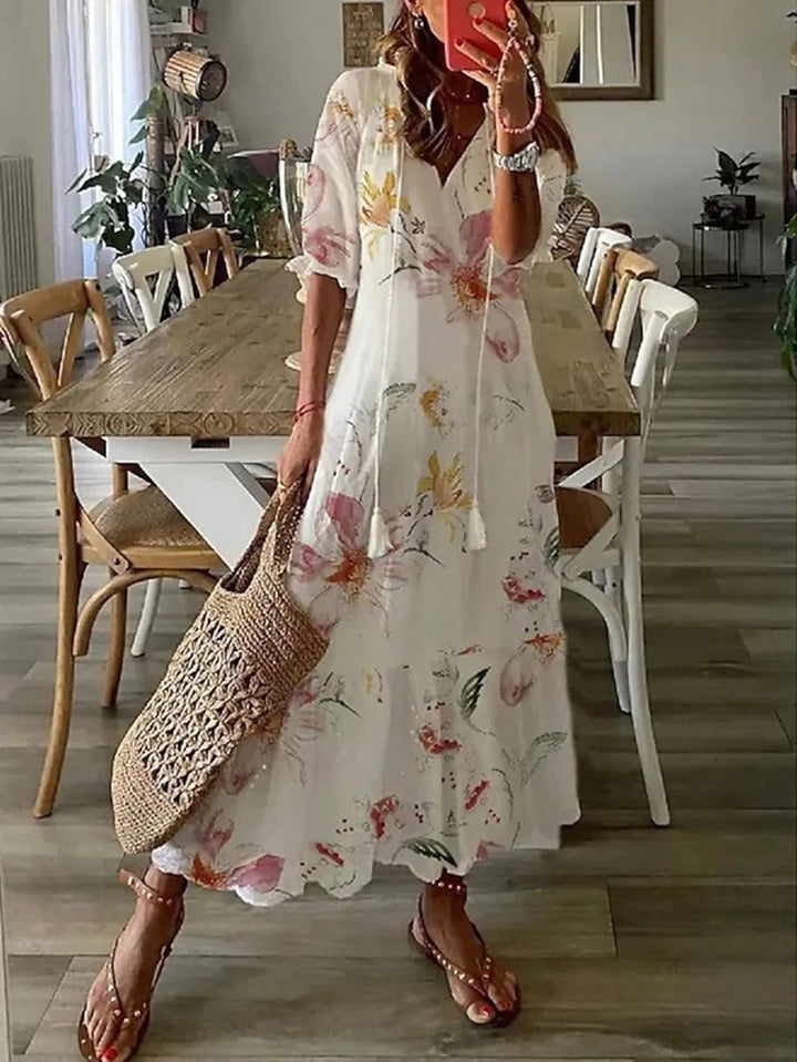Élégante robe longue bohème imprimée pour femme, style chic et fluide, idéale pour l'été et les soirées décontractées.