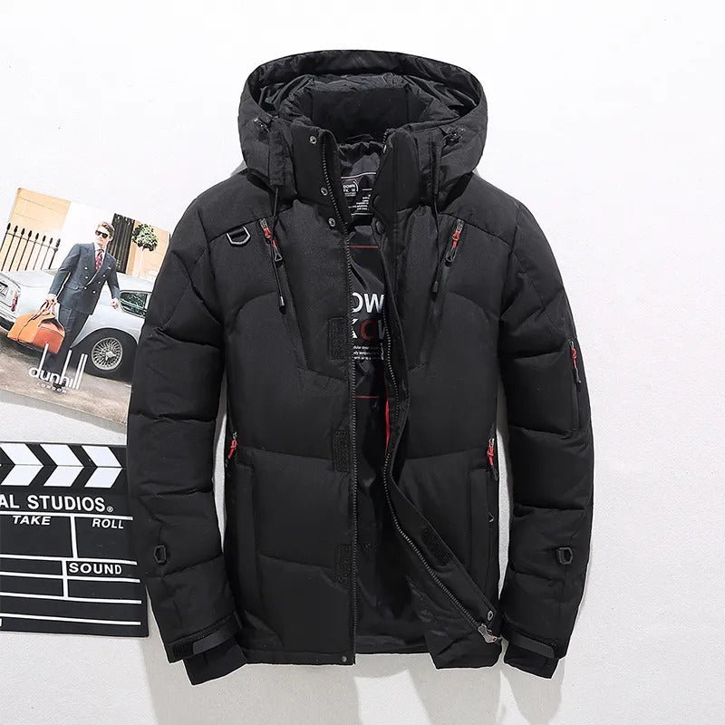 Veste hiver homme épaisse avec capuche, offrant chaleur optimale et style masculin pour la protection contre le froid.