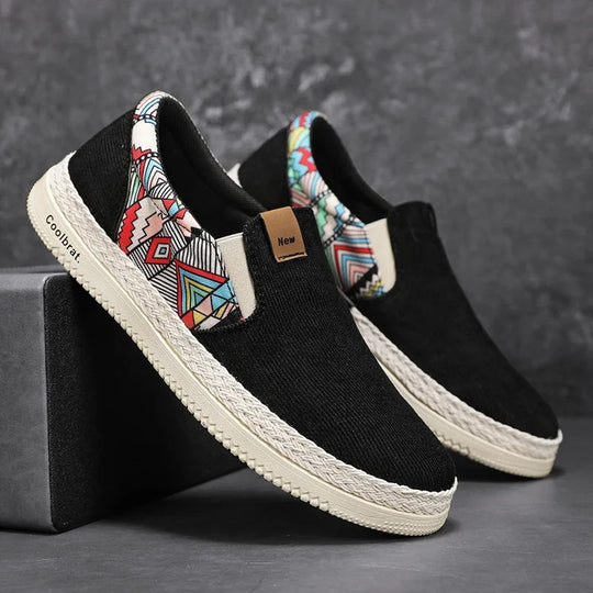 Chaussures homme plates et confortables pour la marche et les loisirs. Style décontracté et quotidien.