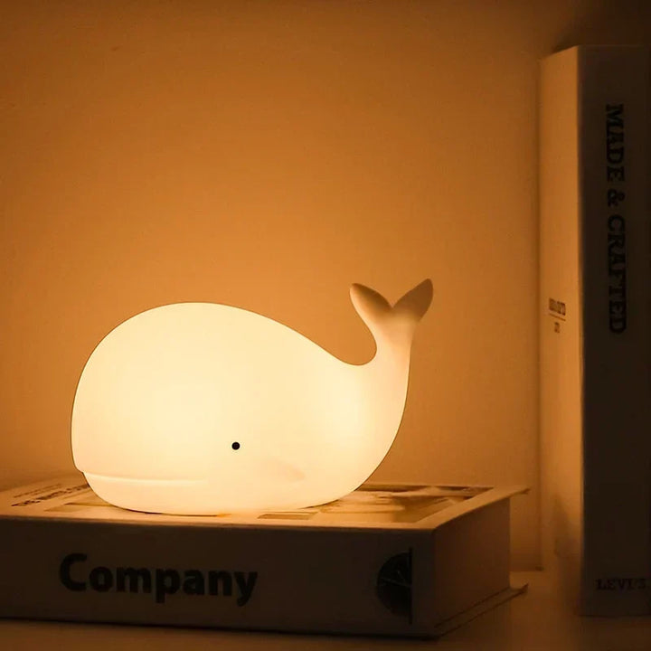 Veilleuse baleine LED pour enfants, lumière de nuit multicolore apaisante pour chambre bébé.