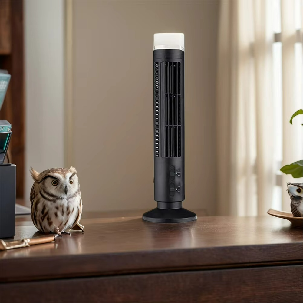Petit ventilateur colonne noir, design épuré, idéal pour un air frais maximal avec un minimum d'espace.