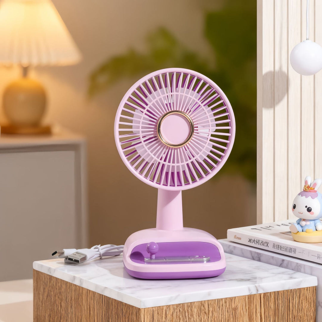 Ventilateur USB compact et portable. Ce mini ventilateur de bureau offre un rafraîchissement discret et silencieux.