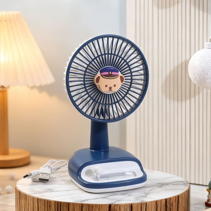 Profitez d'un rafraîchissement silencieux avec ce ventilateur USB portable. Idéal pour votre bureau ou table de nuit.