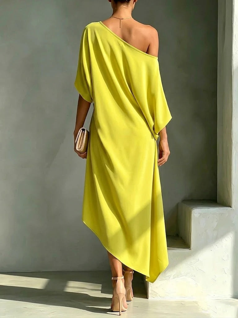 Robe midi élégante femme, coupe asymétrique une épaule. Fluide et chic pour l'été ou une soirée.