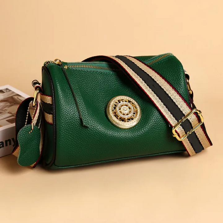 Sac femme Boston kaki, sac à bandoulière en cuir, chic et pratique pour un usage quotidien.