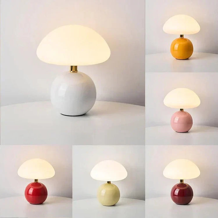 Lampe de bureau champignon LED réglable, design moderne et épuré, pour un travail optimal.