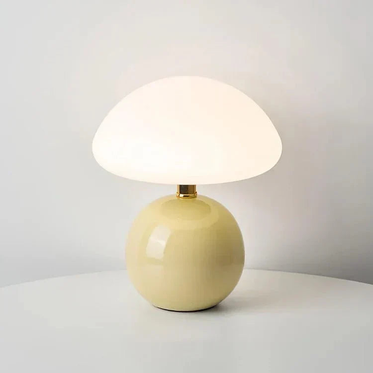 Lampe de table champignon LED moderne, réglable pour un éclairage parfait et personnalisé.