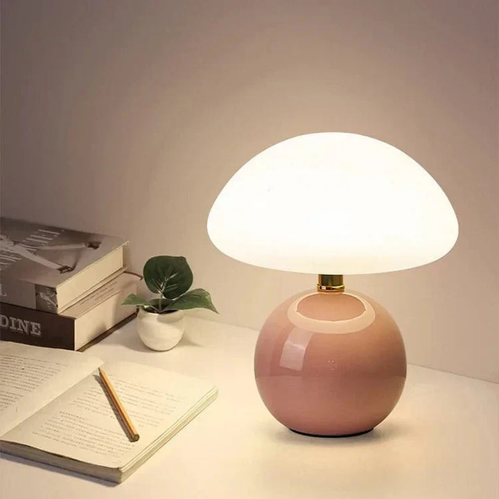 Lampe de chevet LED champignon design, éclairage d'ambiance moderne et fonctionnel.