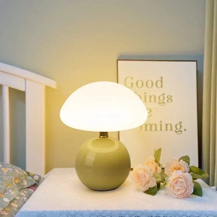 Lampe de table champignon LED, lumière colorée réglable, apportant une touche moderne.