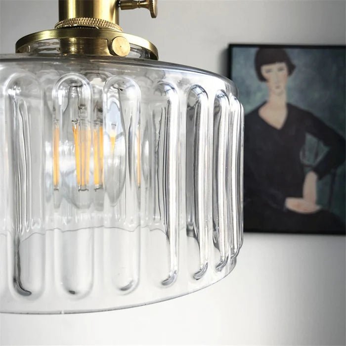 Luminaire Ottilia réglable, verre vintage et chic, apporte élégance à votre intérieur.