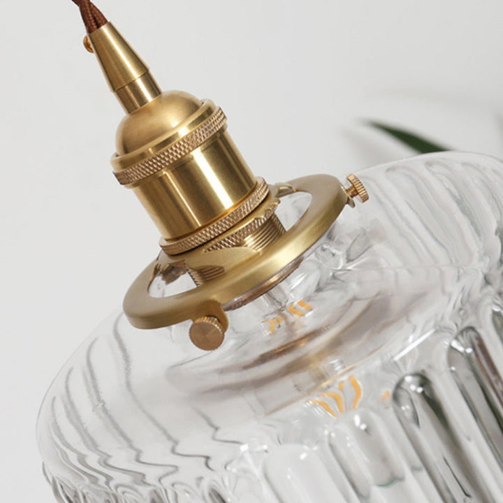 Design classique et moderne pour suspension Ottilia, verre vintage élégant et réglable.