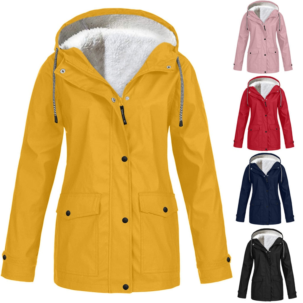 Veste femme mi-saison, imperméable et coupe-vent, parfaite comme manteau de pluie confortable.