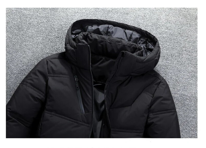 Confortable veste de ski homme, chaude et décontractée, parfaite pour affronter l'hiver et la neige en montagne.