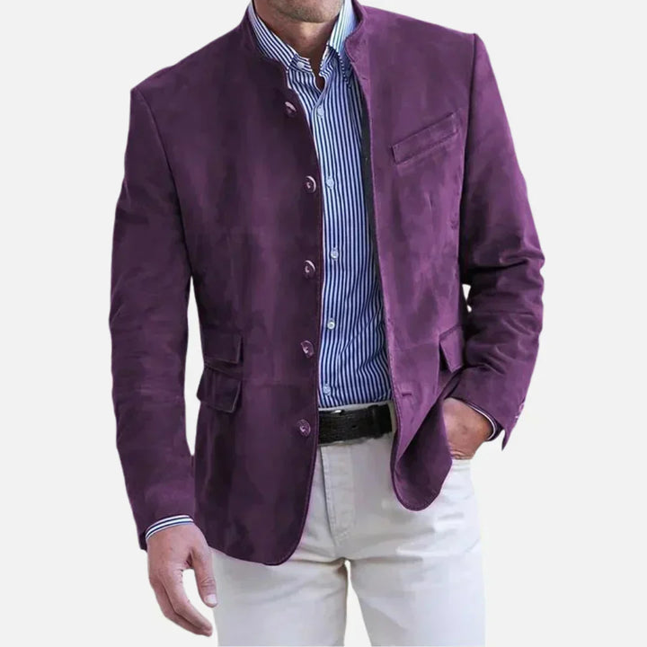 Veste classique homme à la coupe parfaite, incarnant l'élégance masculine pour un look intemporel et soigné.