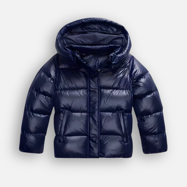 Doudoune femme coupe slim élégante, légère et brillante. Parfaite pour un look tendance et confortable en hiver.