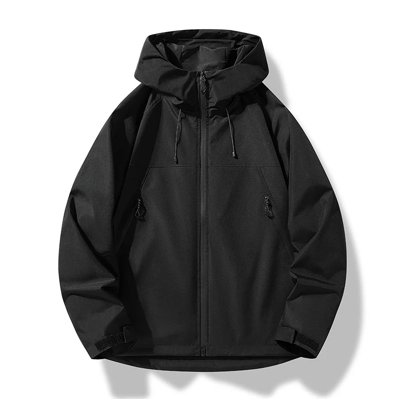Veste shell homme à capuche, offrant protection imperméable et coupe-vent pour toute activité extérieure ou urbaine.
