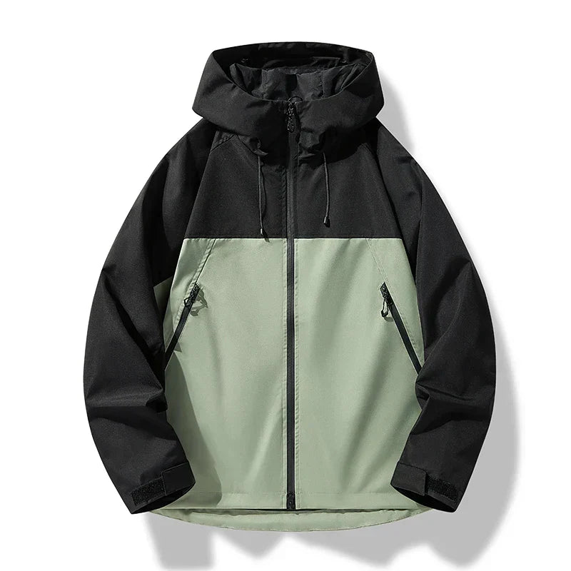 Veste shell homme qui protège de la pluie et du vent. Idéale pour un look décontracté et une protection polyvalente.