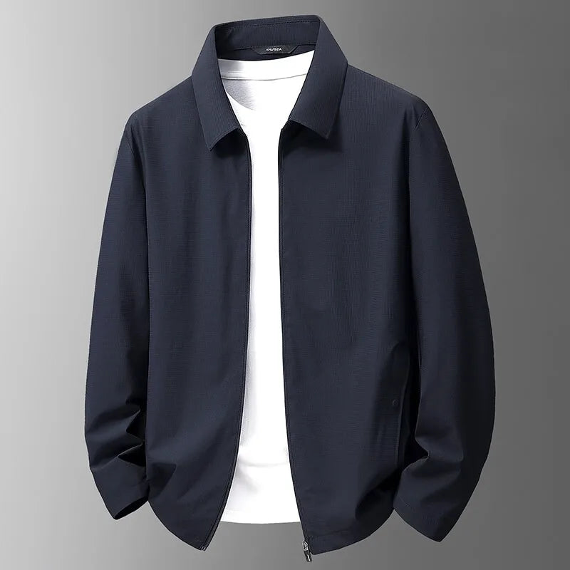 Veste technique légère et imperméable pour homme, idéale pour la randonnée, le sport et les activités outdoor. Respirante.