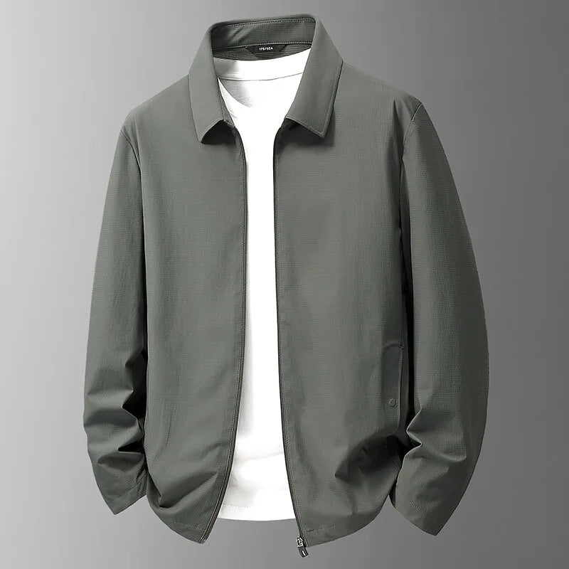 Veste coupe-vent imperméable homme, parfaite pour le printemps/automne. Légère, respirante et essentielle pour le voyage.