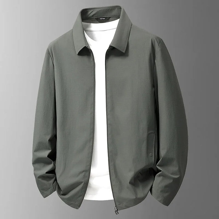 Veste coupe-vent imperméable homme, parfaite pour le printemps/automne. Légère, respirante et essentielle pour le voyage.