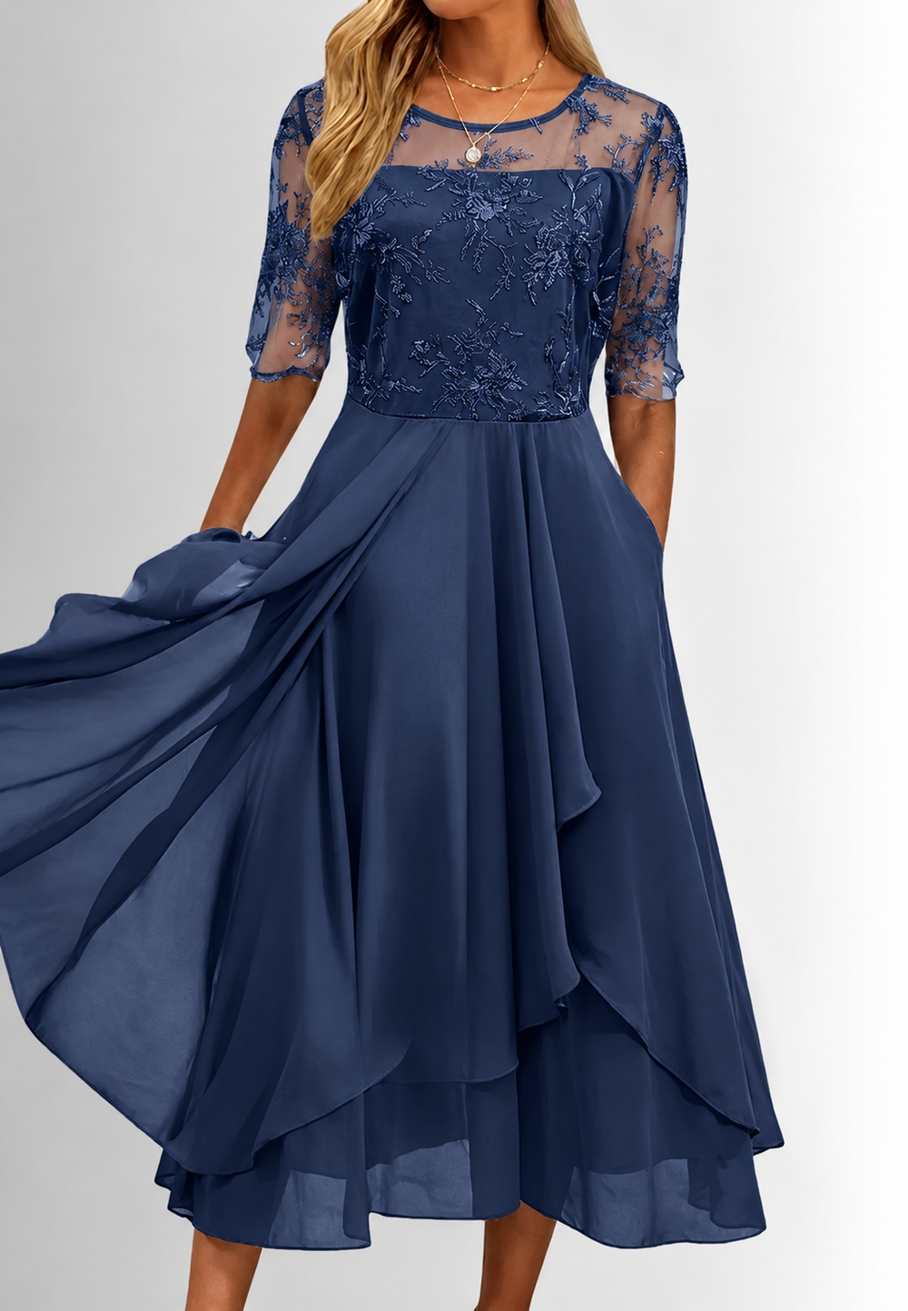 Robe midi chic bleue, détails dentelle délicate. Idéale pour printemps et été.