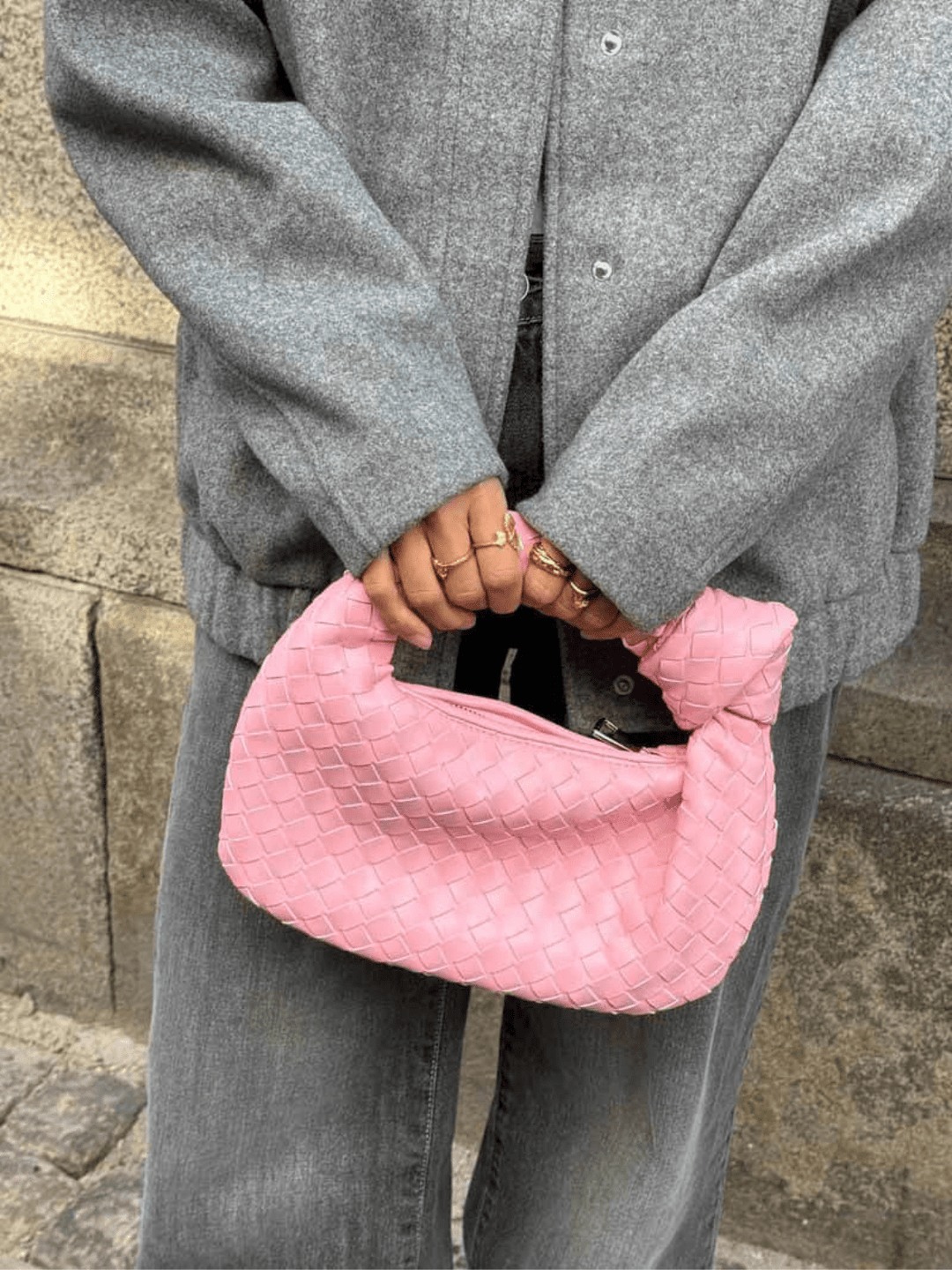 Mini sac femme élégant avec motif tressé, parfait pour rehausser n'importe quelle tenue.