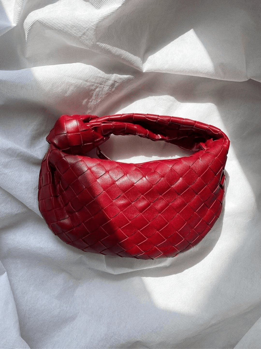 Élégant mini sac soirée pour femme, design tressé raffiné, idéal pour vos événements.