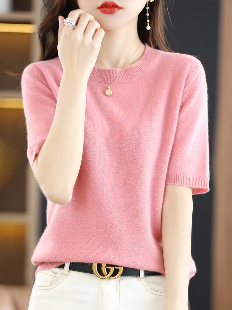 Pull femme élégant, tricot fin et doux, look polyvalent pour la saison froide.