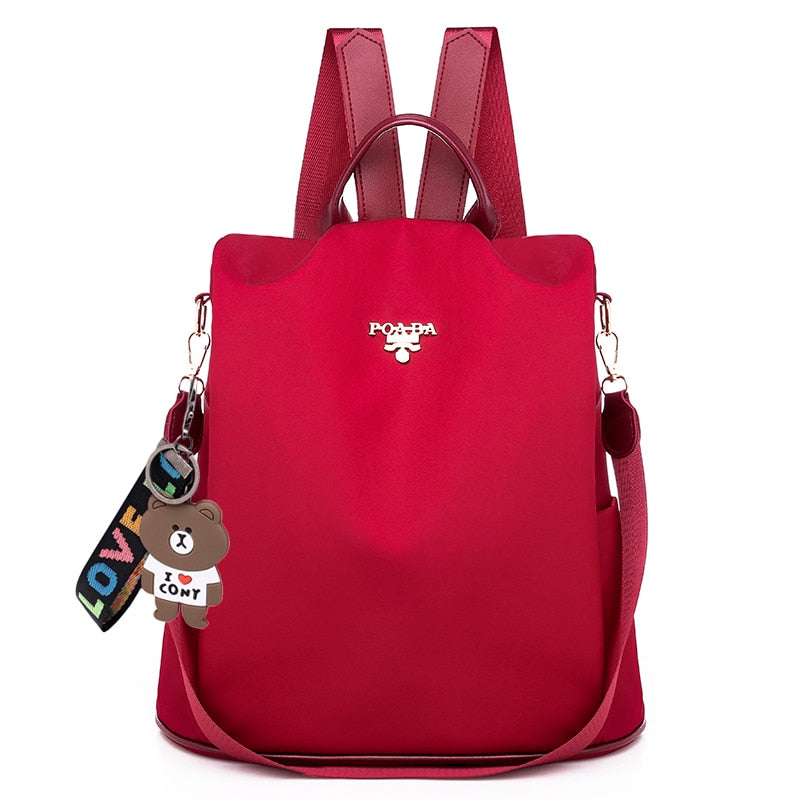 Détail du sac à dos anti-vol pour femme : fermeture éclair sécurisée et discrète, protection efficace de vos biens.