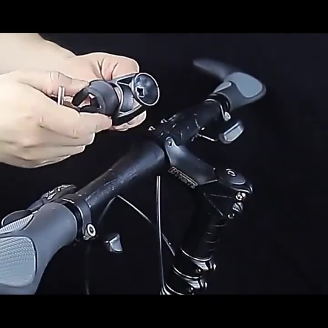 Emportez votre smartphone sur vélo ou moto avec ce support étanche 360°, essentiel pour la navigation GPS.