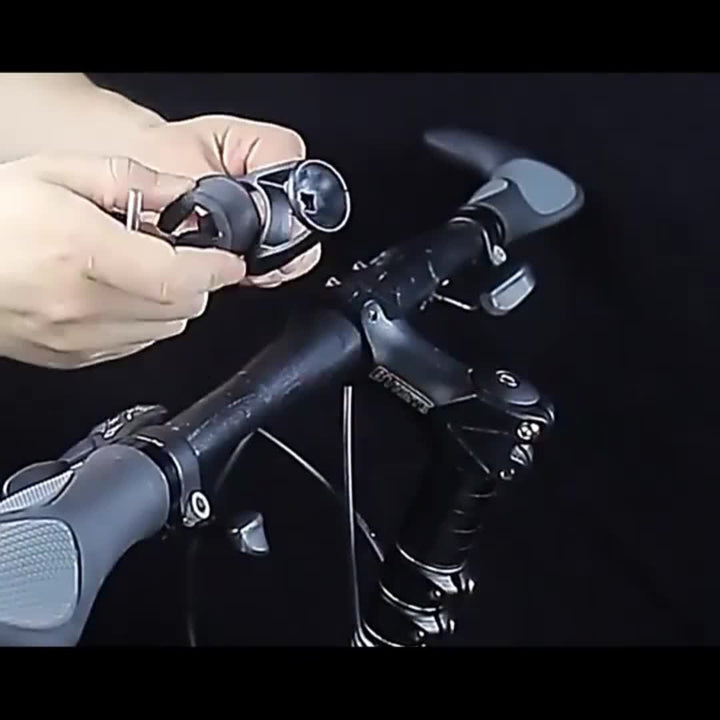 Emportez votre smartphone sur vélo ou moto avec ce support étanche 360°, essentiel pour la navigation GPS.