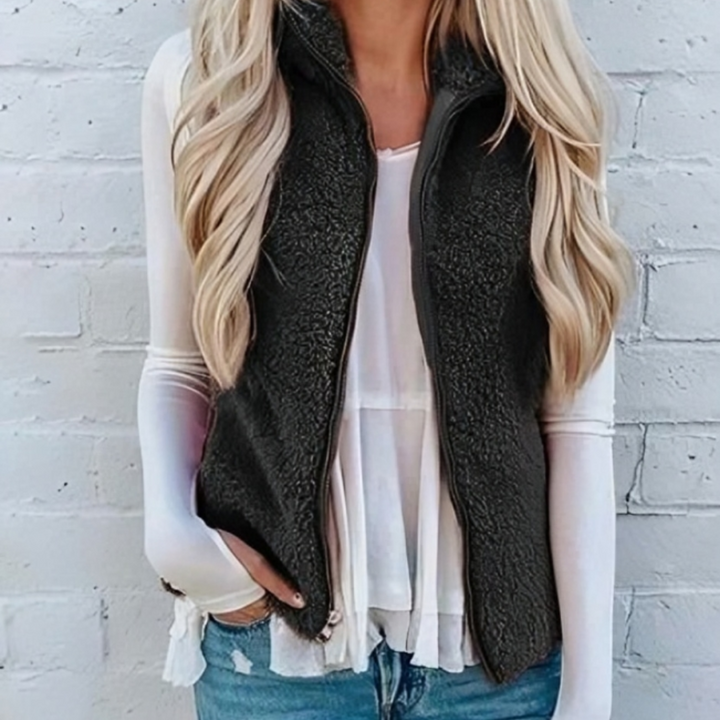 Gilet zippé femme Caroli avec fermeture de qualité, accentuant le confort. Veste polyvalente pour l'automne-hiver.