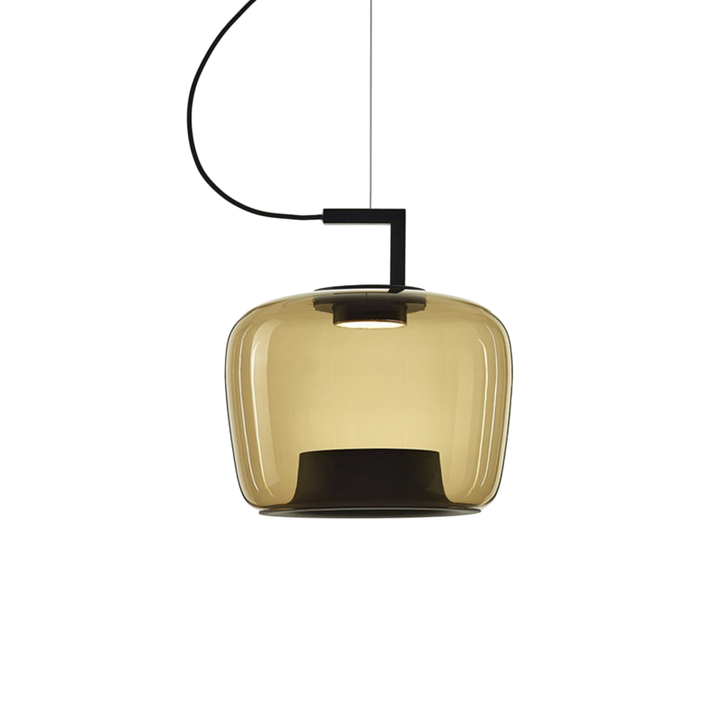 Lampe suspendue en verre, vue sous un angle élégant, parfaite pour tout intérieur.