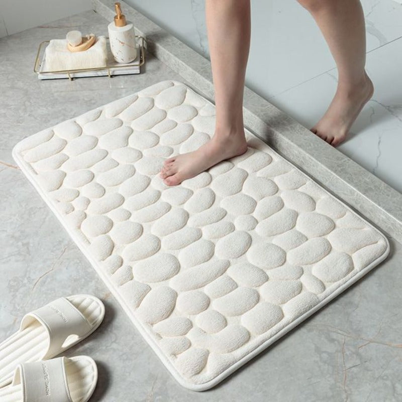 Tapis de salle de bain confortable en mousse mémoire, motif pierre, offre douceur et hygiène.