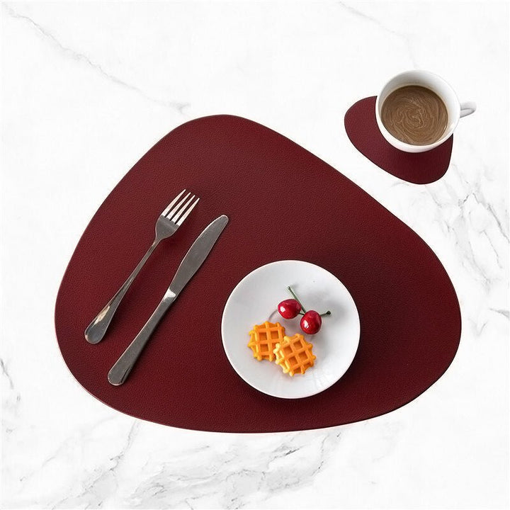 Décoration de table fonctionnelle : set de table Tablevo en cuir résistant, protège des taches et de la chaleur.