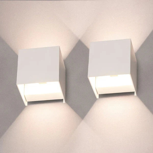 Lampe murale LED sans fil rechargeable, étanche, idéale pour éclairage intérieur et extérieur.