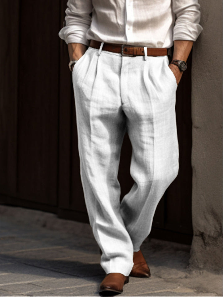 Pantalon homme en lin gris polyvalent, parfait pour un look élégant et décontracté d'été.