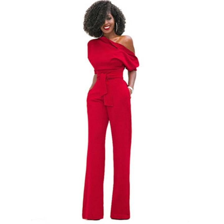 Jumpsuit bodycon femme noire ajustée, style mode, idéal pour une tenue de soirée sophistiquée.