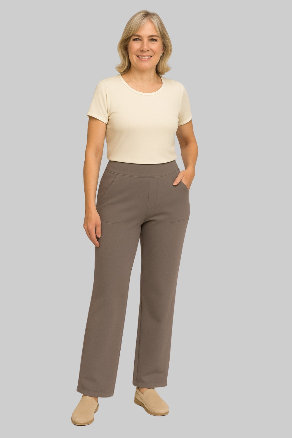 Pantalon taille haute femme stretch, offrant un confort optimal et un look chic et décontracté.