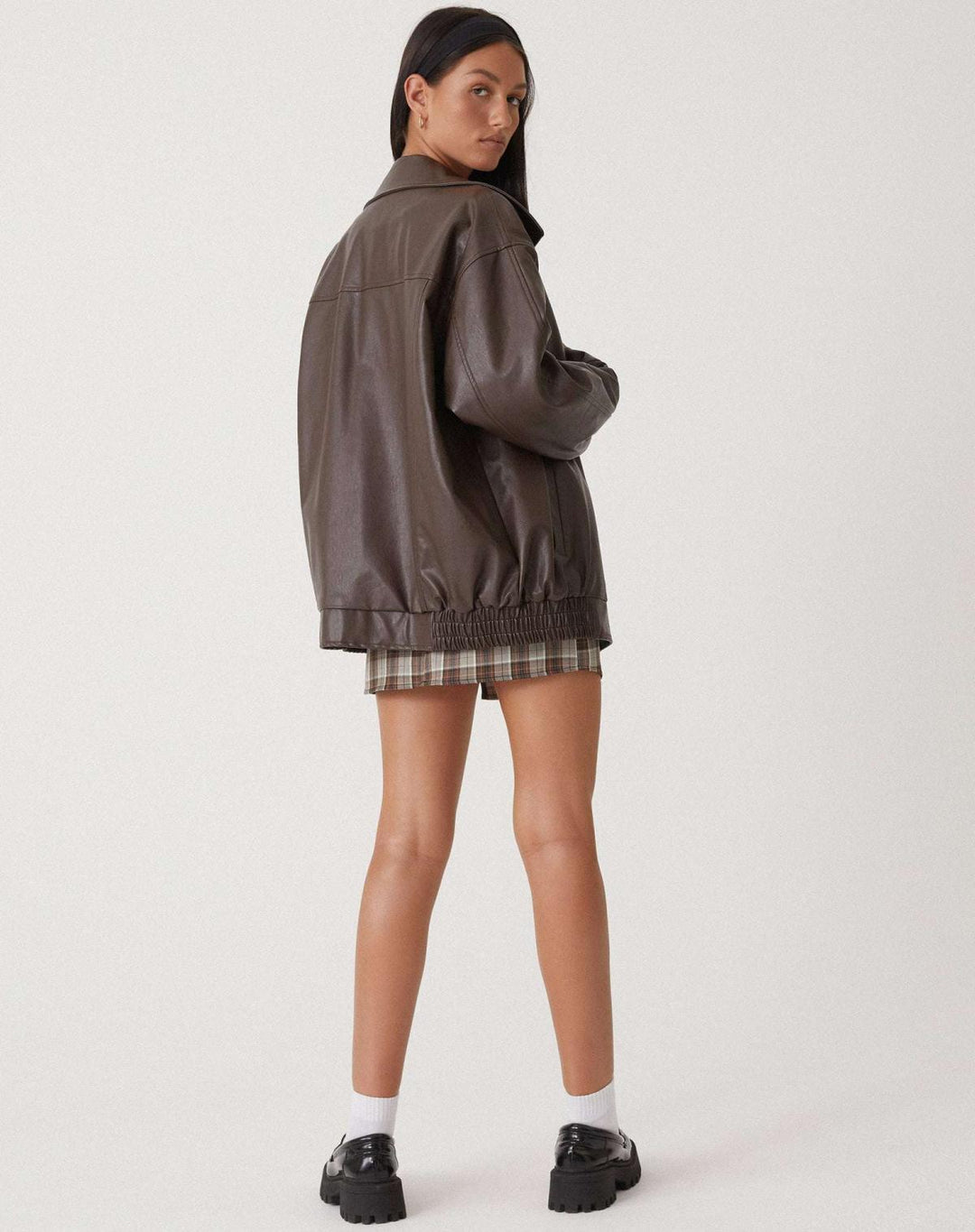 Veste femme oversize en cuir Yara, pour un style audacieux et confortable, idéale pour la mode printemps/été.