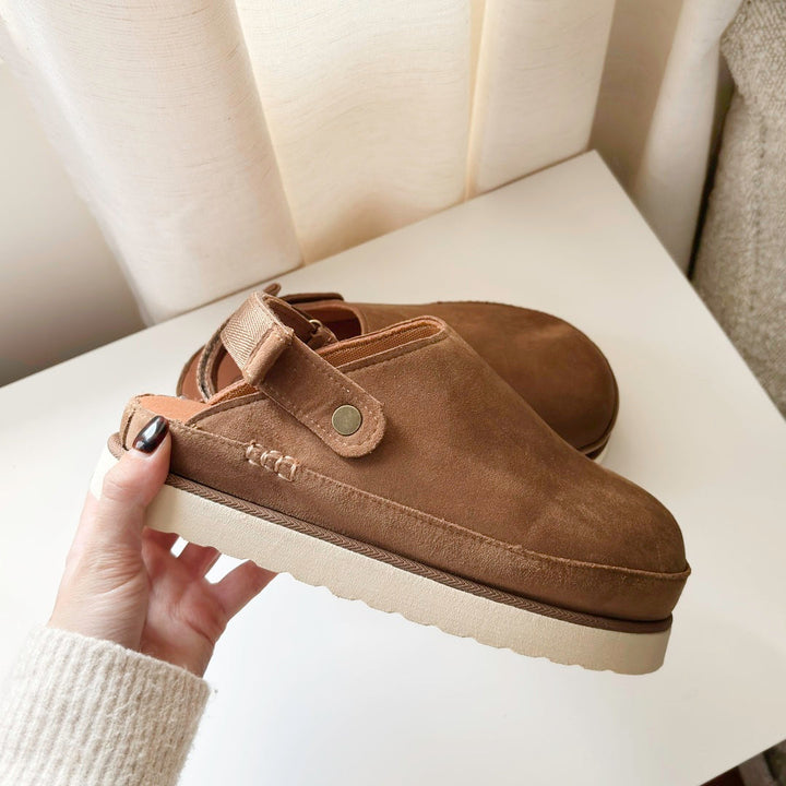 Sabots Mia pour femmes, confortables et élégants. Avec bride ajustable, idéaux pour un look décontracté tendance.