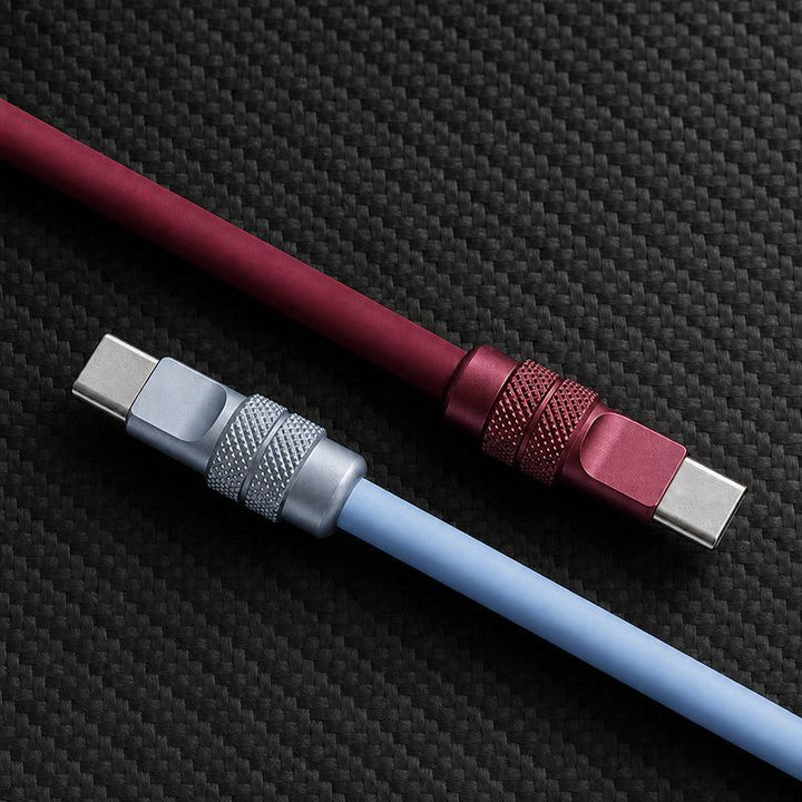 Câble USB-C durable 240W CHUBBYCABLE pour une charge rapide et synchronisation de tous appareils.